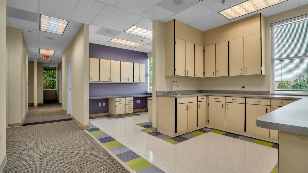 More Photos Of 693 Ray J. Glatt Cir, Woodburn Medical For Sale