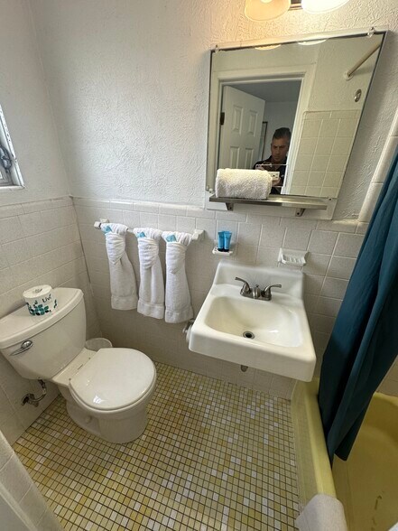 More Photos Of 4906 Atlantic Ave, Wildwood Hotel For Sale