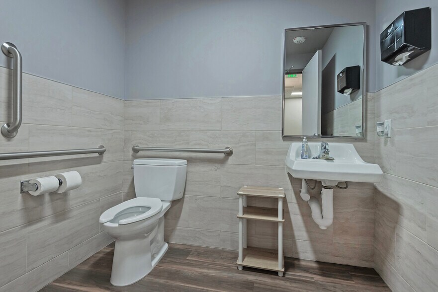 More Photos Of 320 W River Park Dr, Provo Medical For Sale