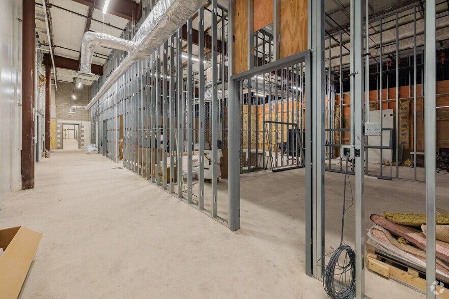 More Photos Of 740 Schneider Dr, South Elgin Manufacturing For Sale