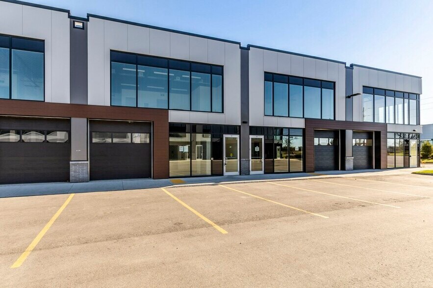 More Photos Of 587 Hanlon Creek Blvd, Guelph Showroom For Lease