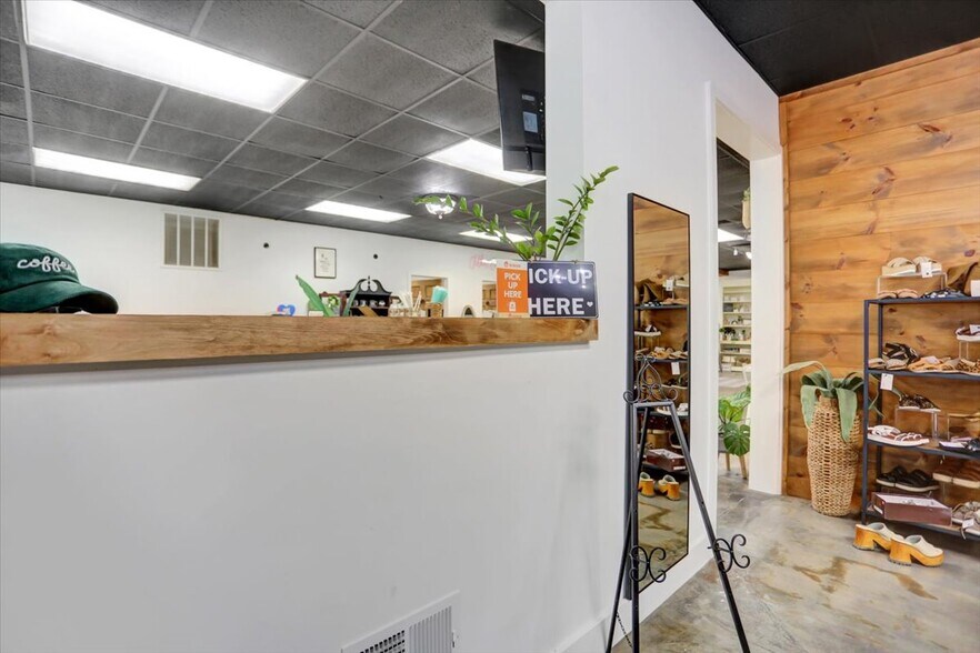 More Photos Of 140 W Orange St, Shippensburg Storefront For Sale