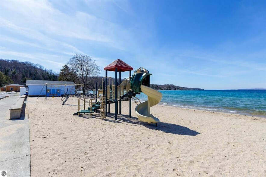 More Photos Of 245 S Benzie Blvd, Beulah Storefront For Sale