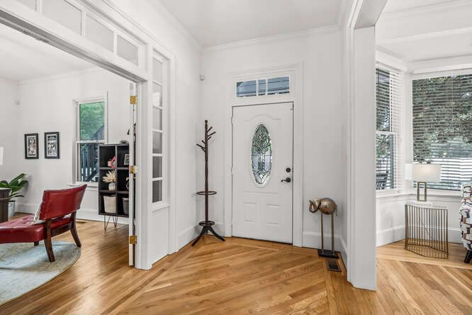 More Photos Of 617 W Jones St, Raleigh Loft Creative Space For Lease