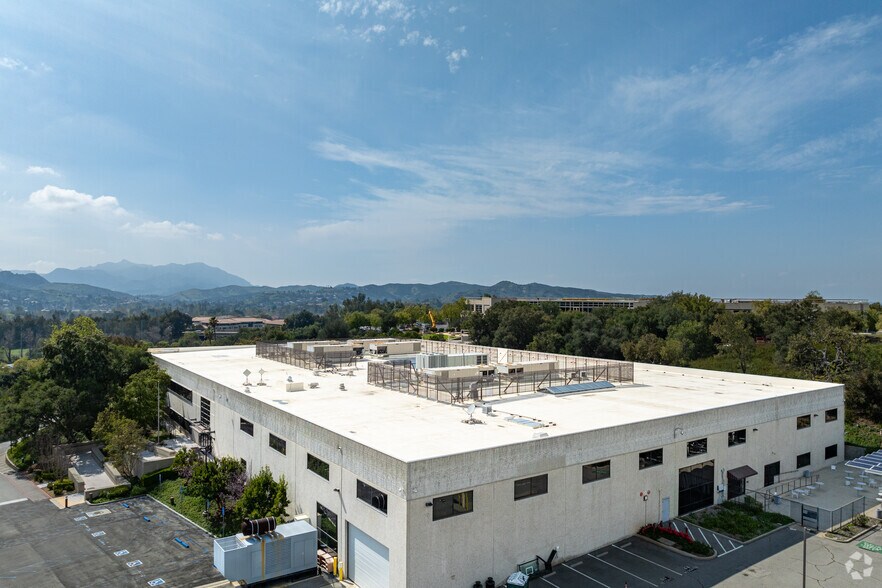 More Photos Of 4553 La Tienda Rd, Westlake Village Light Manufacturing For Sale