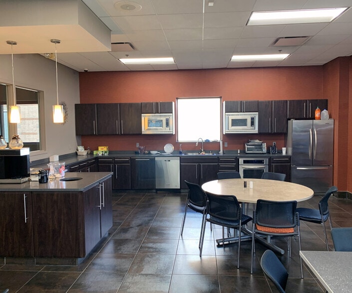 More Photos Of 275 Outerbelt St, Columbus Office For Sale
