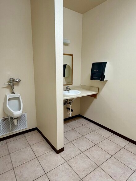 More Photos Of 120 Cole Ave, Pinedale Office For Sale