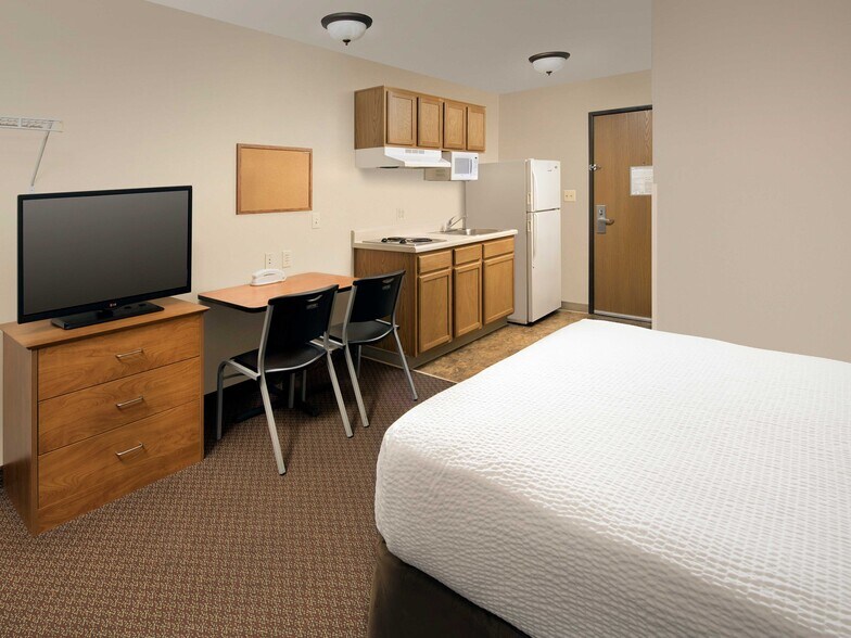 More Photos Of 7958 Interstate 35 Access Rd, San Antonio Hotel For Sale