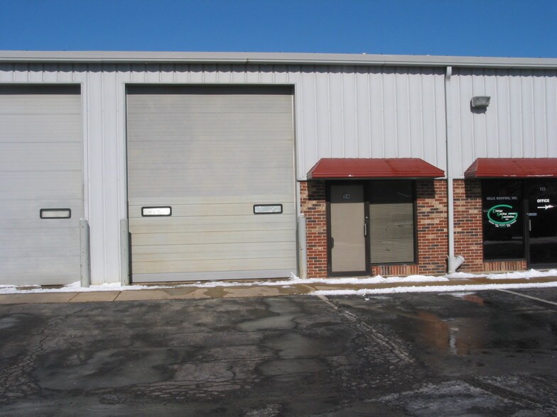 More Photos Of 6817 Hobson Valley Dr, Woodridge Warehouse For Lease