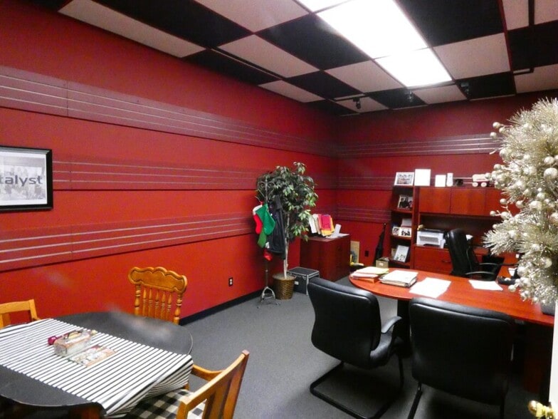 More Photos Of 5707-5719 Jenny Lind Rd, Fort Smith Storefront Retail Office For Sale