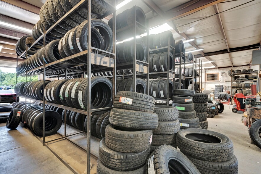 More Photos Of 475 W Commerce St, Fairfield Auto Salvage Facility For Sale