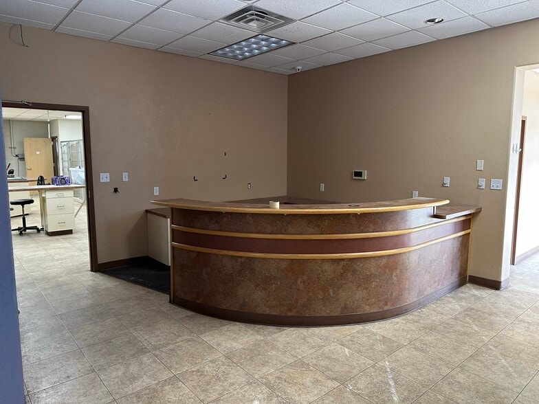 More Photos Of 1640-1670 North Ave, Grand Junction Veterinarian Kennel For Sale