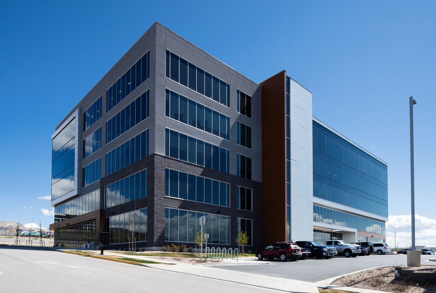 More Photos Of 2901 W Bluegrass Blvd, Lehi Office For Lease