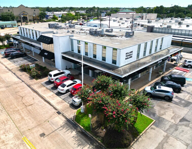 More Photos Of 6802 Mapleridge St, Bellaire Office For Lease