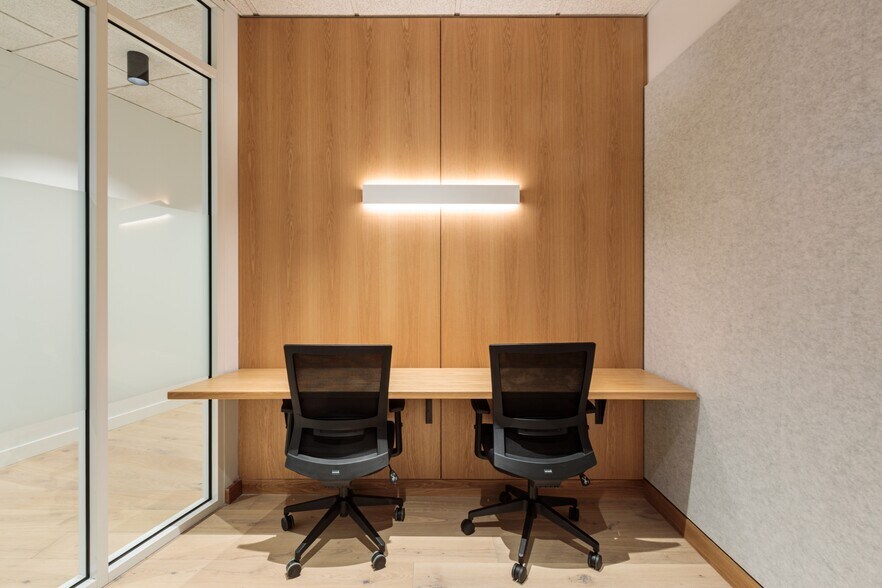More Photos Of 7272 Wisconsin Ave, Bethesda Office For Sale