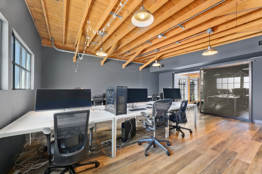 More Photos Of 2011 Pontius Ave, Los Angeles Loft Creative Space For Lease