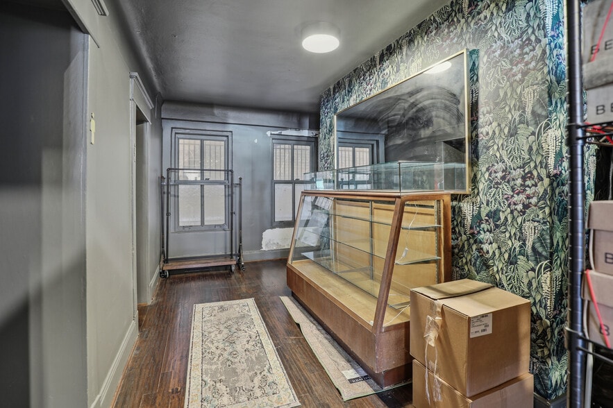 More Photos Of 110 N Tennessee St, McKinney Storefront Retail Office For Lease