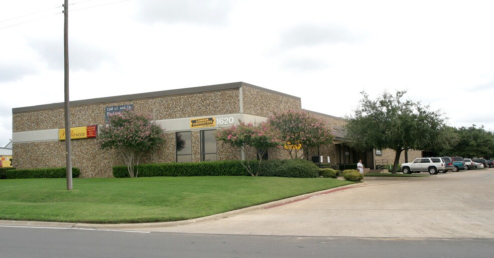 More Photos Of 1600 N Stemmons Fwy, Carrollton Flex For Lease