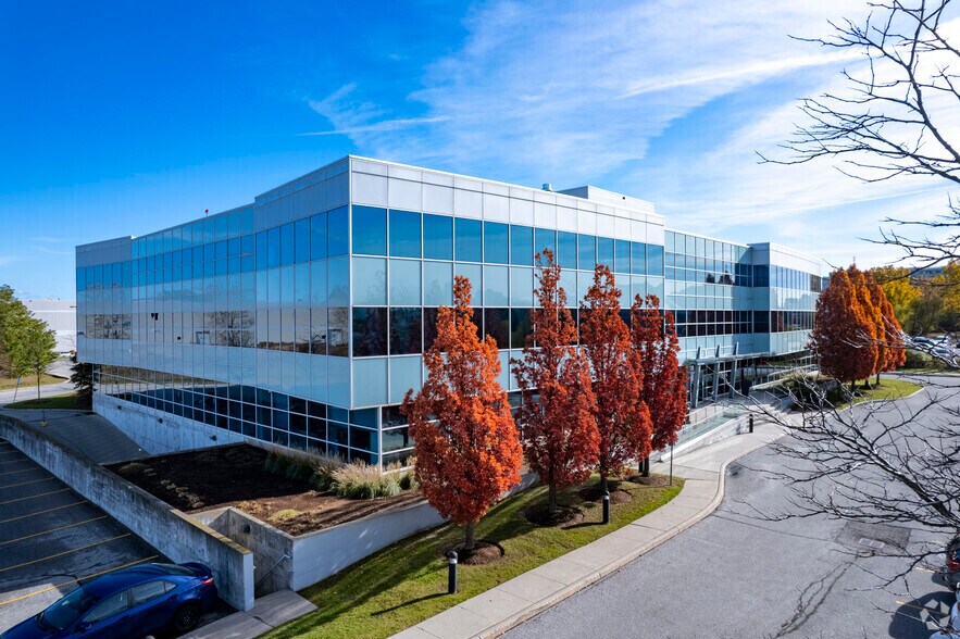 Primary Photo Of 120 E Beaver Creek Rd, Richmond Hill Office For Lease