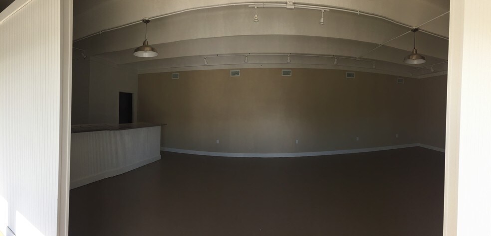 More Photos Of 1985 S Highway 101, Duncan Freestanding For Sale