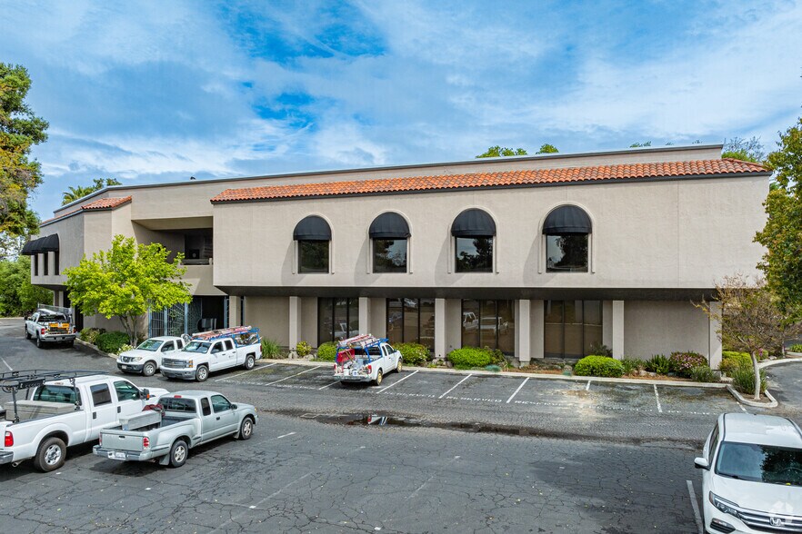More Photos Of 3120-3132 W Main St, Visalia Office For Lease
