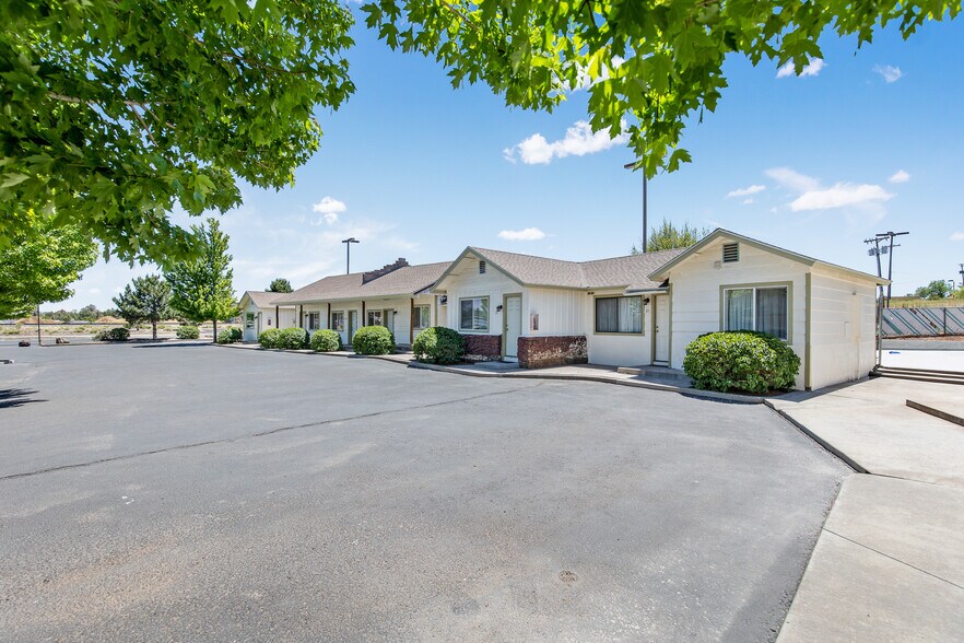 More Photos Of 2010 E Route 66, Flagstaff Apartments For Sale