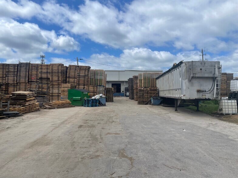 More Photos Of 2101 42nd St NW, Winter Haven Warehouse For Sale