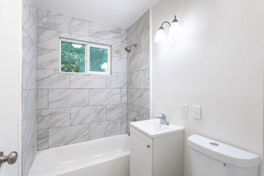 More Photos Of 1025 Parkview Ave, Redding Multifamily For Sale