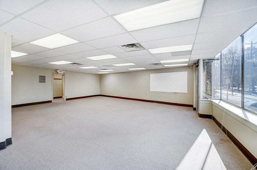 More Photos Of 3925-3927 Brotherton Rd, Cincinnati Office For Sale