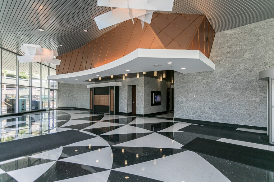 More Photos Of 425 2nd St SE, Cedar Rapids Office For Sale