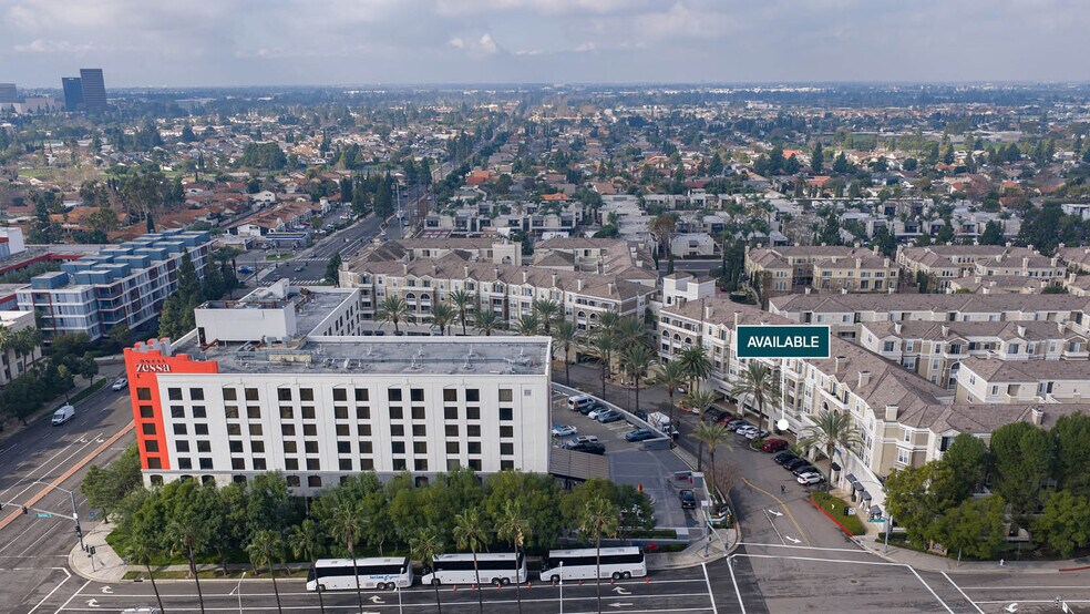 Primary Photo Of 31 E MacArthur Crescent Dr, Santa Ana Apartments For Lease