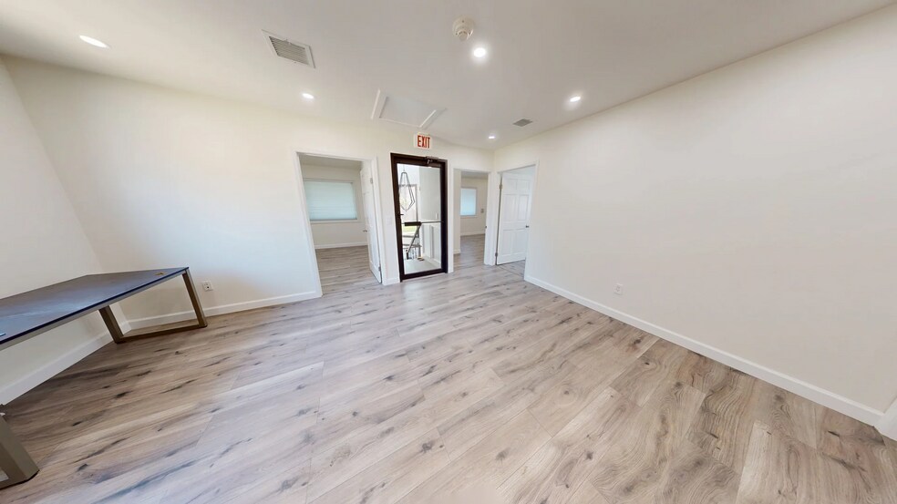 More Photos Of 1444 Clove Rd, Staten Island Office For Lease