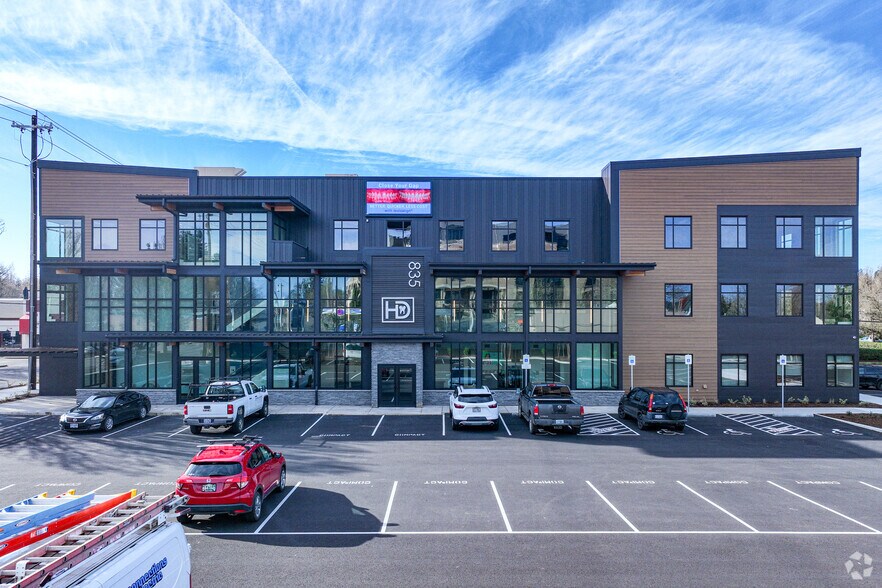 More Photos Of 835 Commercial St S, Salem Medical For Lease