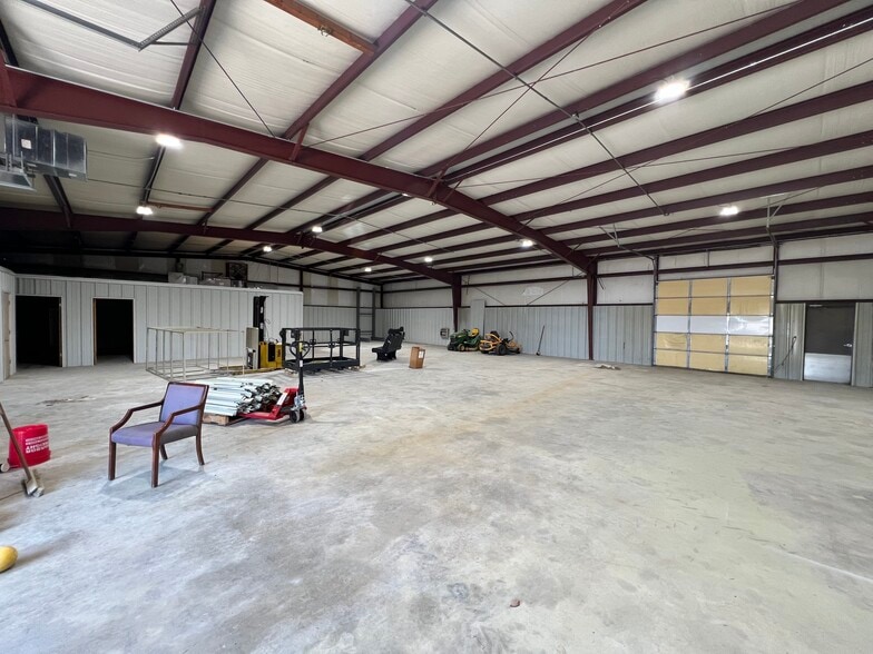 More Photos Of 6431 Frankoma Rd, Tulsa Warehouse For Sale
