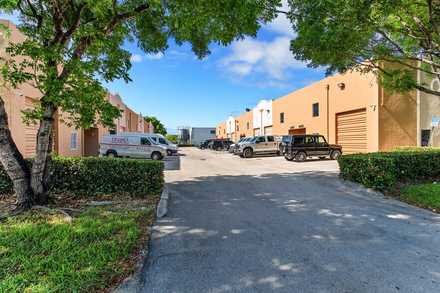 More Photos Of 4628-4648 NW 133rd St, Opa-locka Warehouse For Lease
