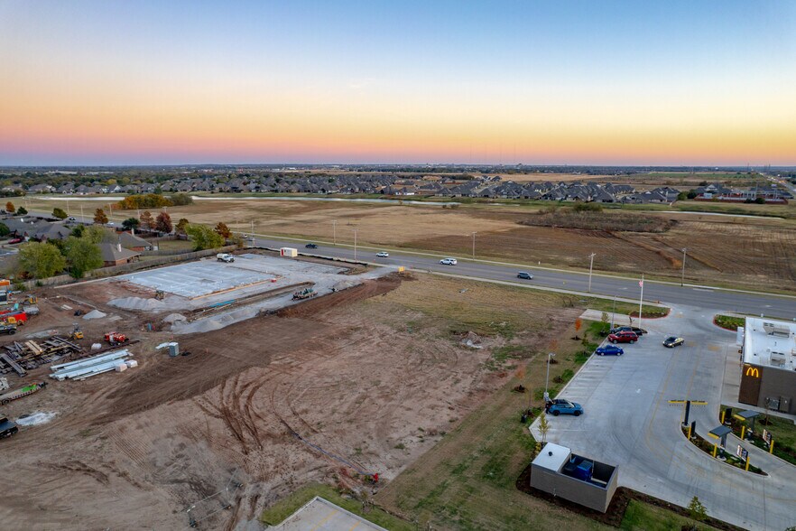More Photos Of 1791 SW 34th St, Moore Land For Lease