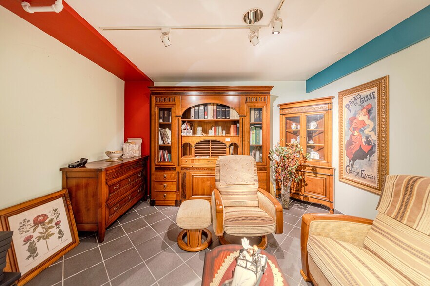 More Photos Of 560 Main St, Fort Lee Freestanding For Sale