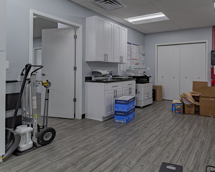 More Photos Of 1021-1041 Bonaventure Dr, Elk Grove Village Medical For Sale