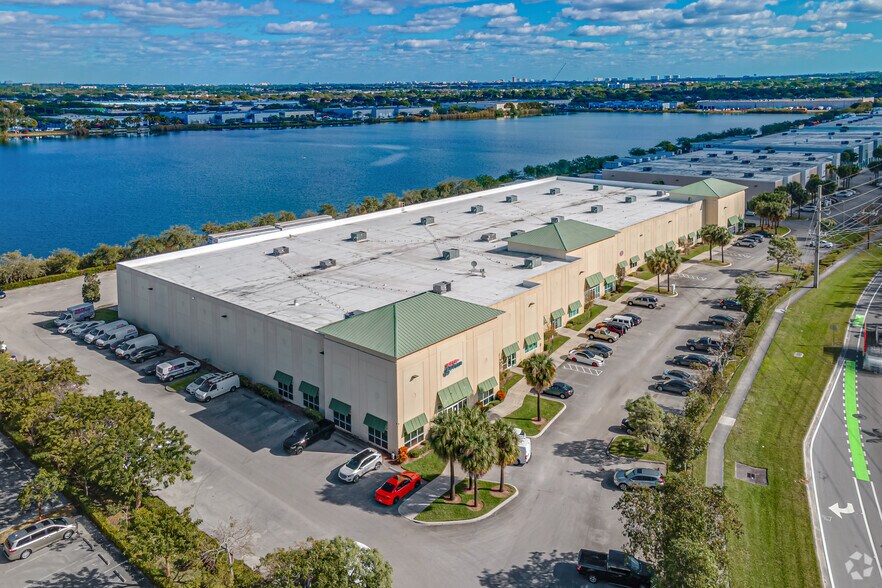More Photos Of 1901 Green Rd, Deerfield Beach Warehouse For Lease