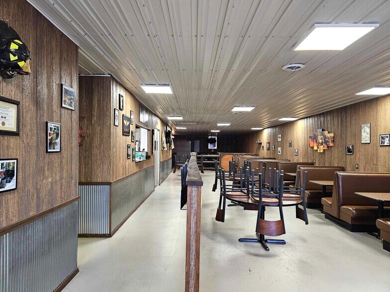 More Photos Of 215 Main St, Royalton Bar For Sale