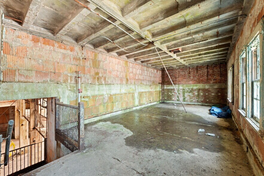 More Photos Of 1190 Main St, West Warwick Loft Creative Space For Sale