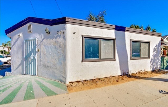 More Photos Of 702 Cedar Ave, Long Beach Storefront Retail Residential For Sale