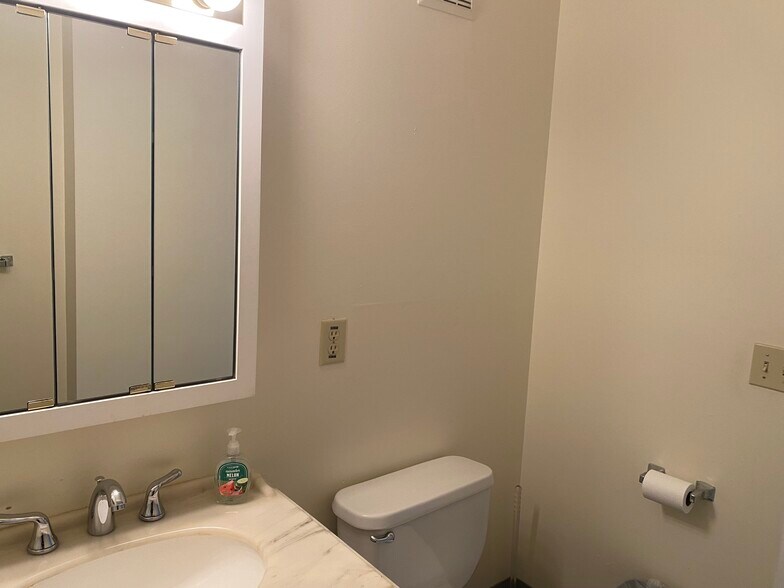 More Photos Of 17 Elk St, Albany Office For Lease