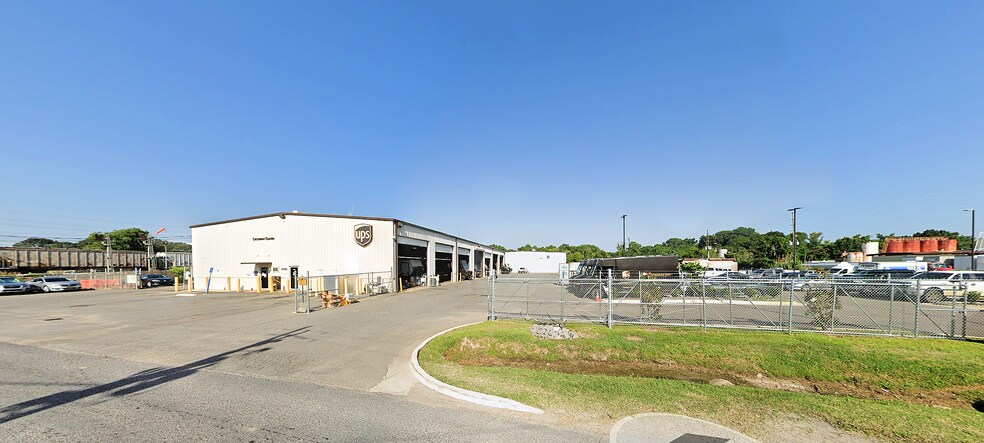 More Photos Of 2600 Booth St, Monroe Distribution For Sale