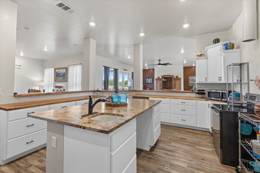 More Photos Of 16508 N Fm 973 Rd, Manor Specialty For Sale