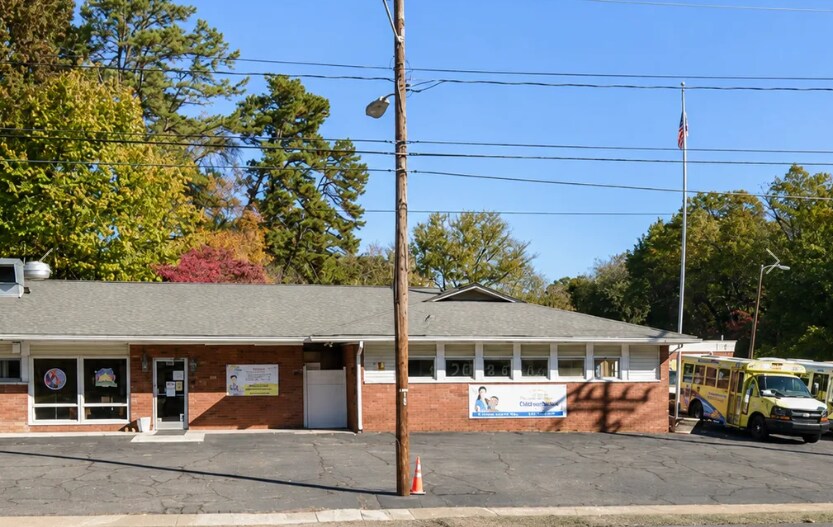 Primary Photo Of 651 E Woodlawn Rd, Charlotte Daycare Center For Sale