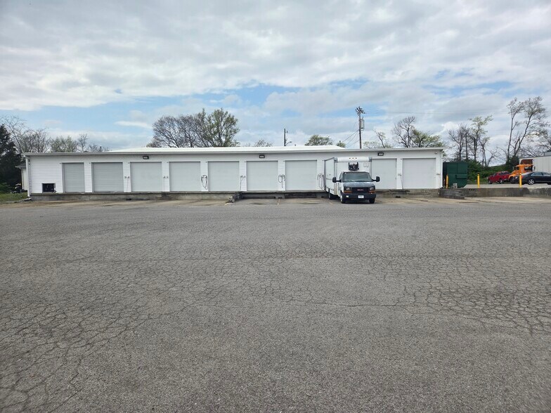 More Photos Of 1 Candy Ln, Hendersonville Distribution For Lease