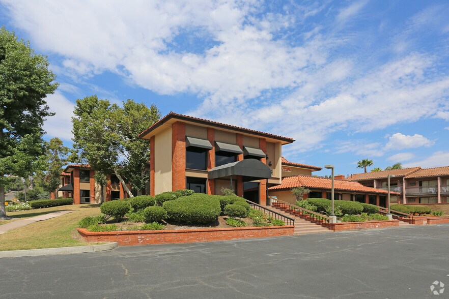 More Photos Of 1667 S Mission Rd, Fallbrook Office For Lease