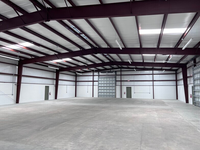 More Photos Of 8950 66th Ct N, Pinellas Park Warehouse For Lease