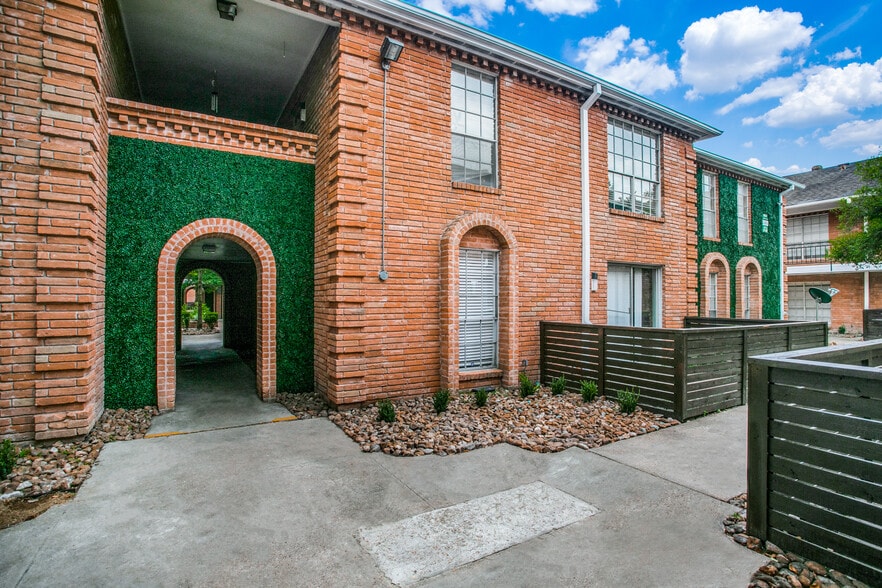 More Photos Of 8900 Chimney Rock Rd, Houston Apartments For Sale